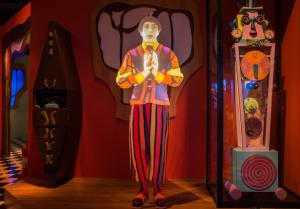 Clift, cloft, still: de novo, a porta se abriu