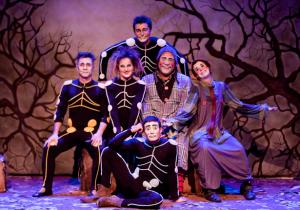 Shakespeare entre trombos e tropeços