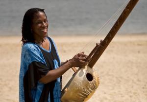 Com ouvidos e corações abertos
