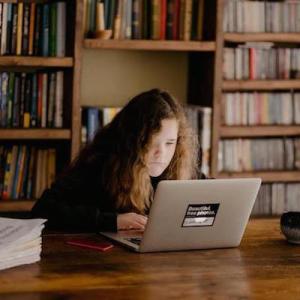 Como as escolas estão se adaptando à quarentena?