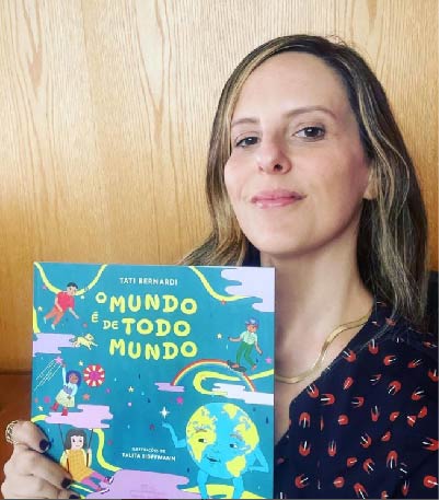 Tati Bernardi lança livro inspirado pela maternidade, sem largar a ironia