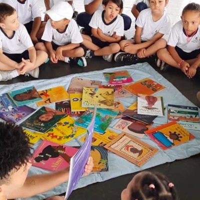 Encrespadinhos: projeto de leitura exalta a negritude com afeto